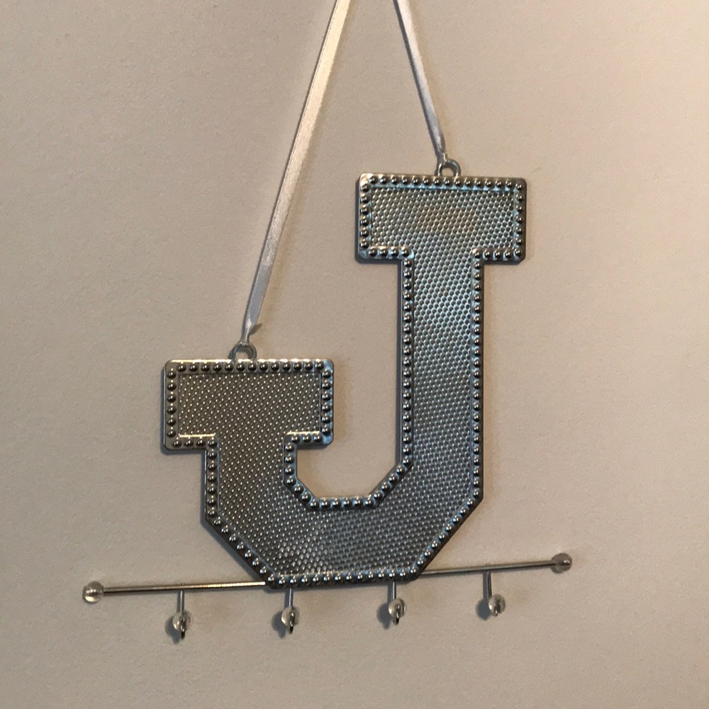 ‘J’ Jewelry Hanger